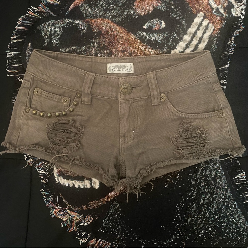 GARULA grunge distressed short shorts
